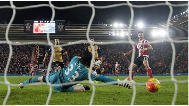 Southampton menghajar Arsenal 4 gol tanpa balas ketika bermain St. Mary Stadium pada lanjutan Boxing Day Premier League, Sabtu (26/12/2015). Gol ini dicetak oleh Martina pada menit ke-19, Shane Long (55' dan 90'), dan Fonte 69'.
