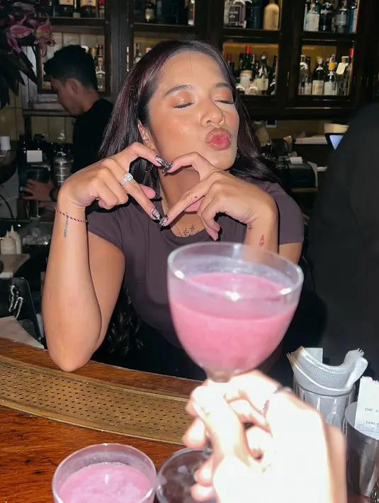 Acara kumpul Bersama ini terlihat dihadiri juga oleh beberapa rekan selebritas seperti Vidi Aldiano dan Cantika Abigail. [Foto: Instagram/febbyrastanty]