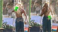 Viral aksi kakek basuh muka dan kaki pakai air panas. (Sumber: TikTok/zuh12uf)
