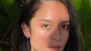 Dalam foto tersebut, pemeran Livia di BHSI ini benar-benar tampil tanpa makeup. Tak hanya fokus dengan jerawatnya, netizen juga salah fokus dengan bulu mata lentik, alisnya, dan matanya yang cokelat indah. Selain penggemar, beberapa artis juga ramai memuji paras Asha Assuncao, beberapa diantaranya adalah Saskia Chadwick, Windy Ario, dan ibunda Yasmin Napper. (Liputan6.com/IG/@asha.assuncao)