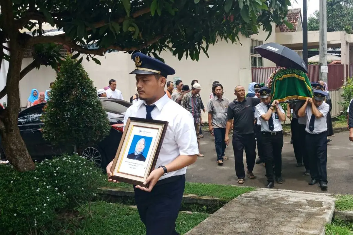 Pemakaman korban longsor Bandara Soetta Dianti Dyah di Serang, Banten