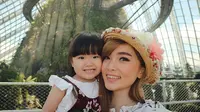 Angel Cherrybelle bersama putrinya, Mirabelle [foto: instagram.com/margareth_angelina]