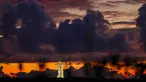 Roket NASA untuk misi Artemis 1 bersiap saat matahari terbit di Launch Pad 39B, Kennedy Space Center, Cape Canaveral, Florida, Amerika Serikat, 29 Agustus 2022. NASA harus menunda misi Artemis 1 ke Bulan akibat masalah bahan bakar. (AP Photo/Brynn Anderson)