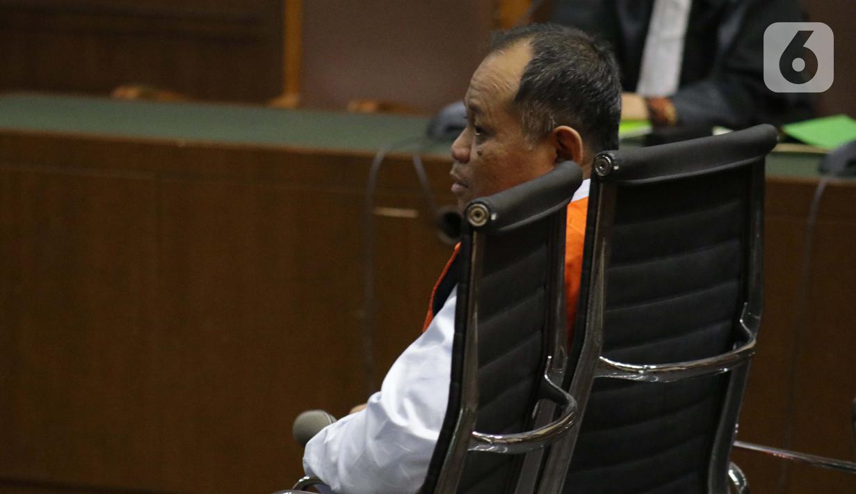 Terdakwa kasus dugaan kepemilikan senjata api illegal, Habil Marati saat menjalani sidang lanjutan di Pengadilan Negeri Jakarta Pusat, Kamis (10/10/2019). Sidang beragendakan pembacaan tanggapan JPU atas eksepsi yang dibacakan terdakwa dan penasehat hukum terdakwa. (Liputan6.com/Helmi Fithriansyah)