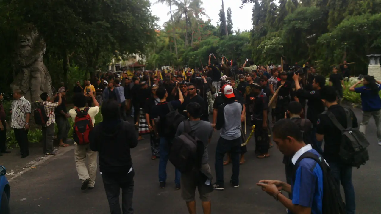 Ormas Pro-Ical Hadang 20 Bus Kader Golkar Anti-Munas Bali