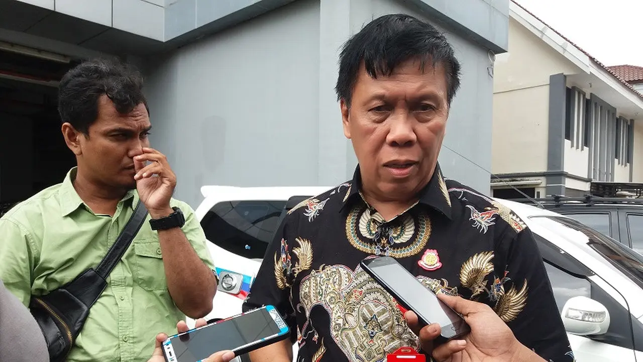 Asisten Pidana Khusus Kejati Sulsel, Fentje E Loway menegaskan pihaknya akan maksimalkan penyelidikan dugaan penyimpangan DAK Rp 39 miliar di Kabupaten Enrekang, Sulsel (Liputan6.com/ Eka Hakim)