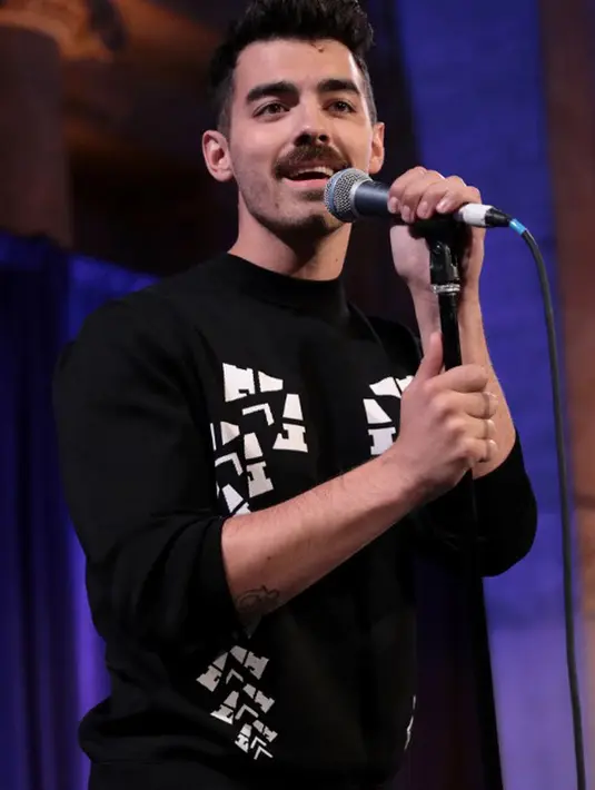 Hubungan baik nampaknya masih terjalin antara Joe Jonas dengan Demi Lovato pasca mengakhiri hubungannya beberapa waktu silam. Tersiar kabar, keduanya juga pernah berada di projek yang sama. (AFP/Cindy Ord)