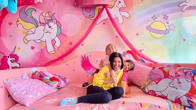Jadi Single Parent, Ini 6 Potret Tangguh Intan RJ Bareng Buah Hati