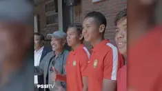 Pelatih dan pemain Timnas Indonesia dan Timnas Malaysia U-16 melangsungkan acara makan siang bersama setelah mengadakan 'Match Coordination Meeting' antara empat semifinalis tim dengan panpel pertandingan di Avenue Cafe, Java Paragon Hotel and Reside...