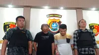 Dua orang spesialis jebol kaca mobil parkir di kendari berhasil ditangkap, keduanya merupakan residivis kasus yang sama.