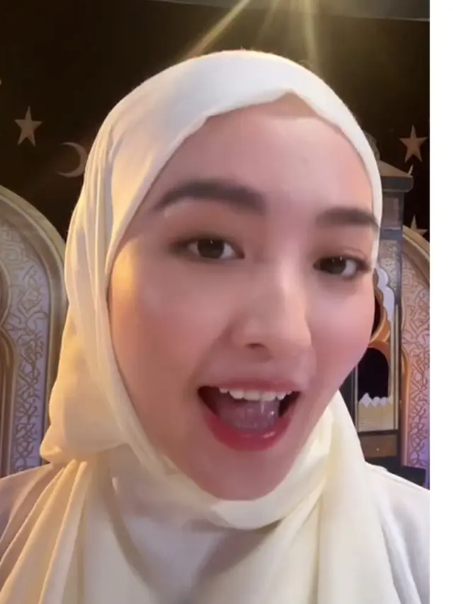 5 Potret Natasha Wilona Pakai Hijab dan Baju Muslim, Anggunnya Bikin Pangling