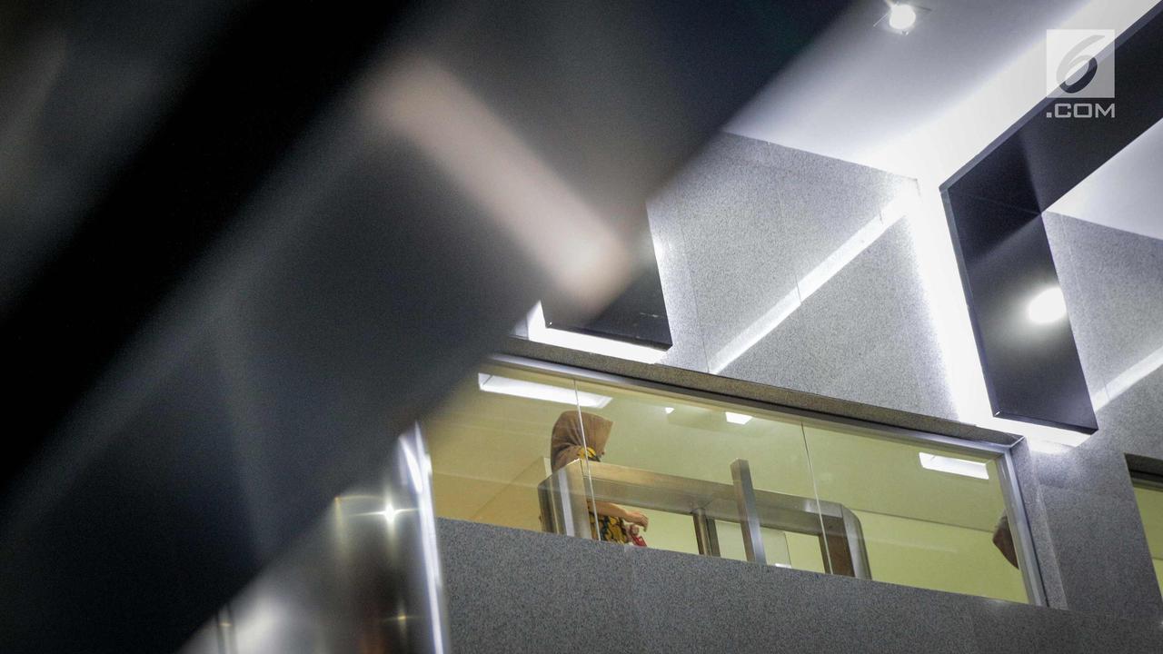 KPK periksa Sekjen DPR Damayanti.