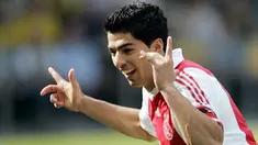 Selebrasi striker Ajax, Luis Suarez setelah mencetak gol ke gawang VVV-Venlo dalam lanjutan Eredivisie di Venlo, 20 September 2009. AFP PHOTO/ANP/MARCEL VAN HOORN 