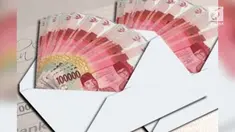 Pekerja atau buruh dengan masa kerja 12 bulan secara terus-menerus atau lebih diberikan satu bulan upah.