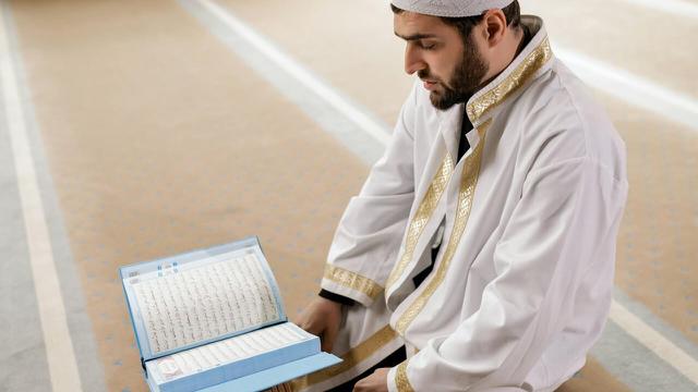 Membaca Al Quran dengan Khusyu