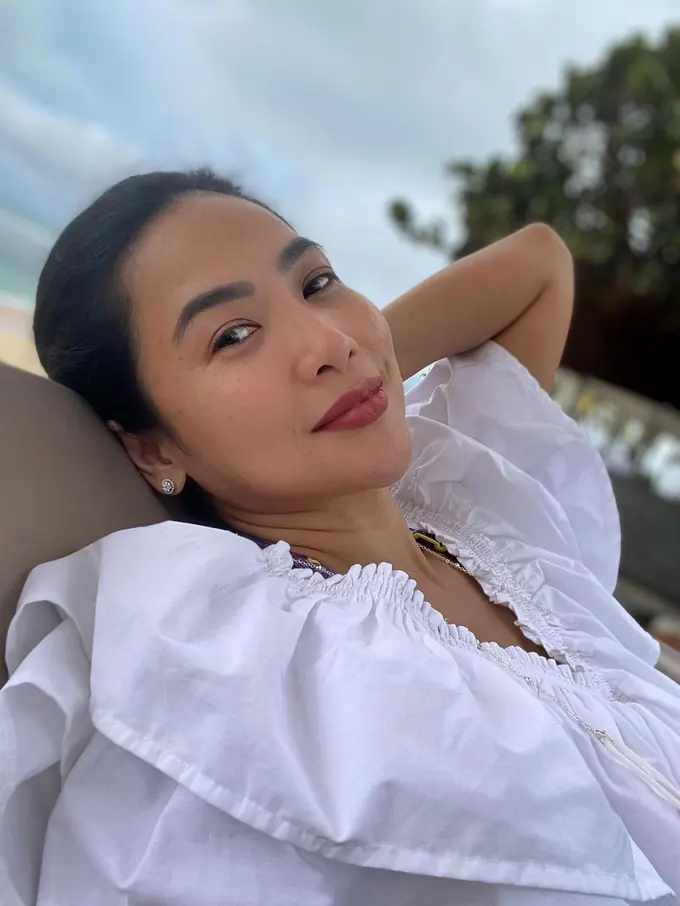 Diam-Diam Sudah Cerai Sejak 2019, Ini 6 Potret Terbaru Feni Rose yang Kian Menawan