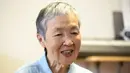 Masako Wakamiya melakukan wawancara di rumahnya daerah Fujisawa, Prefektur Kanagawa, Jepang, 13 Juli 2017. Wakamiya yang merupakan mantan bankir di sebuah bank besar di Jepang itu belajar menggunakan komputer saat berusia 60 tahun. (Kazuhiro NOGI/AFP)