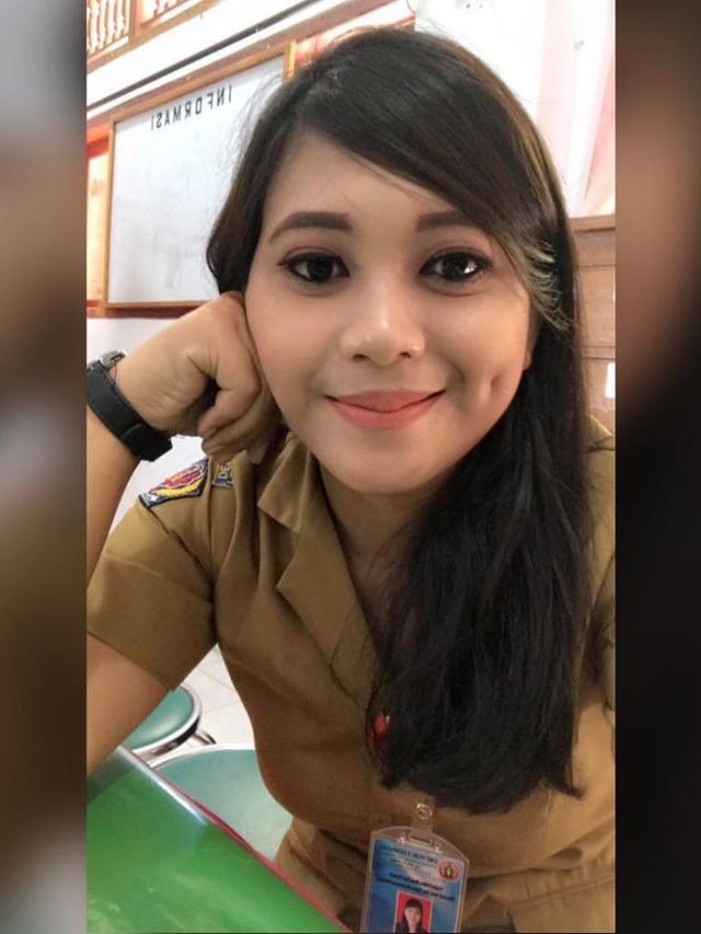 Guru SMP Cantik asal Bali Ini Bikin Siswanya Betah di Kelas