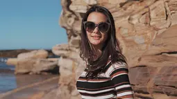 Nama Amanda Rawless memang makin populer usai bermain film Dear Nathan. Film ini pun memiliki sequel dengan judul yang hampir sama dan sempat masuk dalam nominasi Festival Film Bandung 2019. Di tengah popularitasnya, Amanda Rawles saat ini tengah tinggal di Australia. (Liputan6.com/IG/@amandarawles)