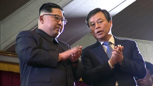 Gaya Kim Jong-Un Saat Nonton Konser Bintang K-Pop di Pyongyang