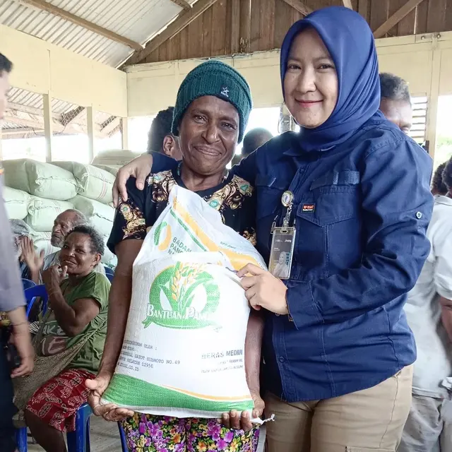 Sambut HUT ke-80 RI, BULOG Gaspol Salurkan Bantuan Pangan dan Gelar GPM di Papua