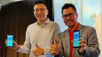 Country Head Xiaomi Indonesia Steven Shi (kiri) dan Deputy CEO Smartfren Djoko Tata Ibrahim saat merilis Redmi 7A. (Liputan6.com/ Agustins Setyo Wardani)