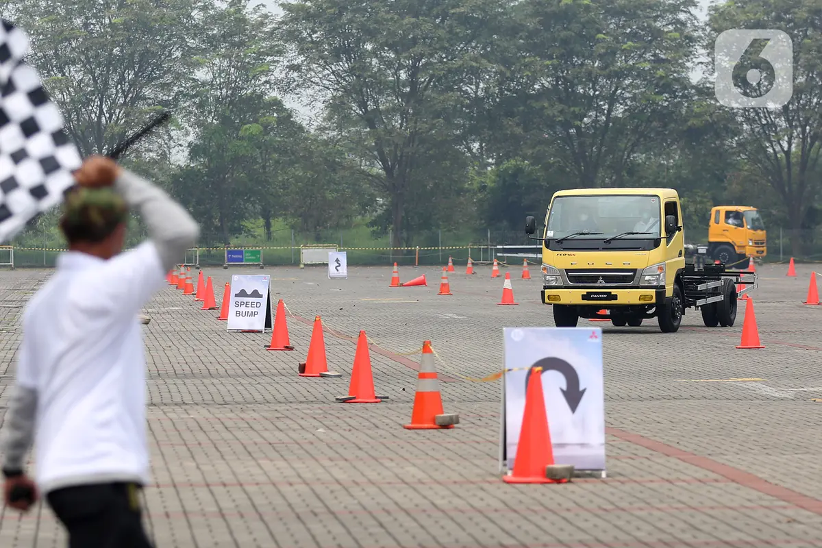 Mitsubishi Truk Fuso Berteknologi Euro 4 Resmi Mengaspal