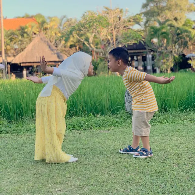 6 Potret Raja dan Ratu, Keponakan Kembar Syahrini yang Menggemaskan