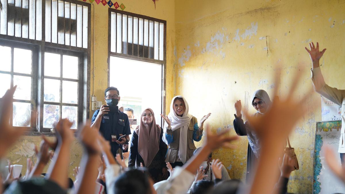 Senyum Anak-Anak SD Negeri Ketibung Berseri dengan Bantuan Perlengkapan Sekolah dari Pendekar 08