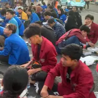 Gabungan BEM Mahasiswa Surabaya demo di Balai Kota Surabaya pada Rabu 13 April lalu. (Dian Kurniawan/Liputan6.com)