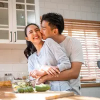 ilustrasi pasangan cinta/Hananeko_Studio/Shutterstock