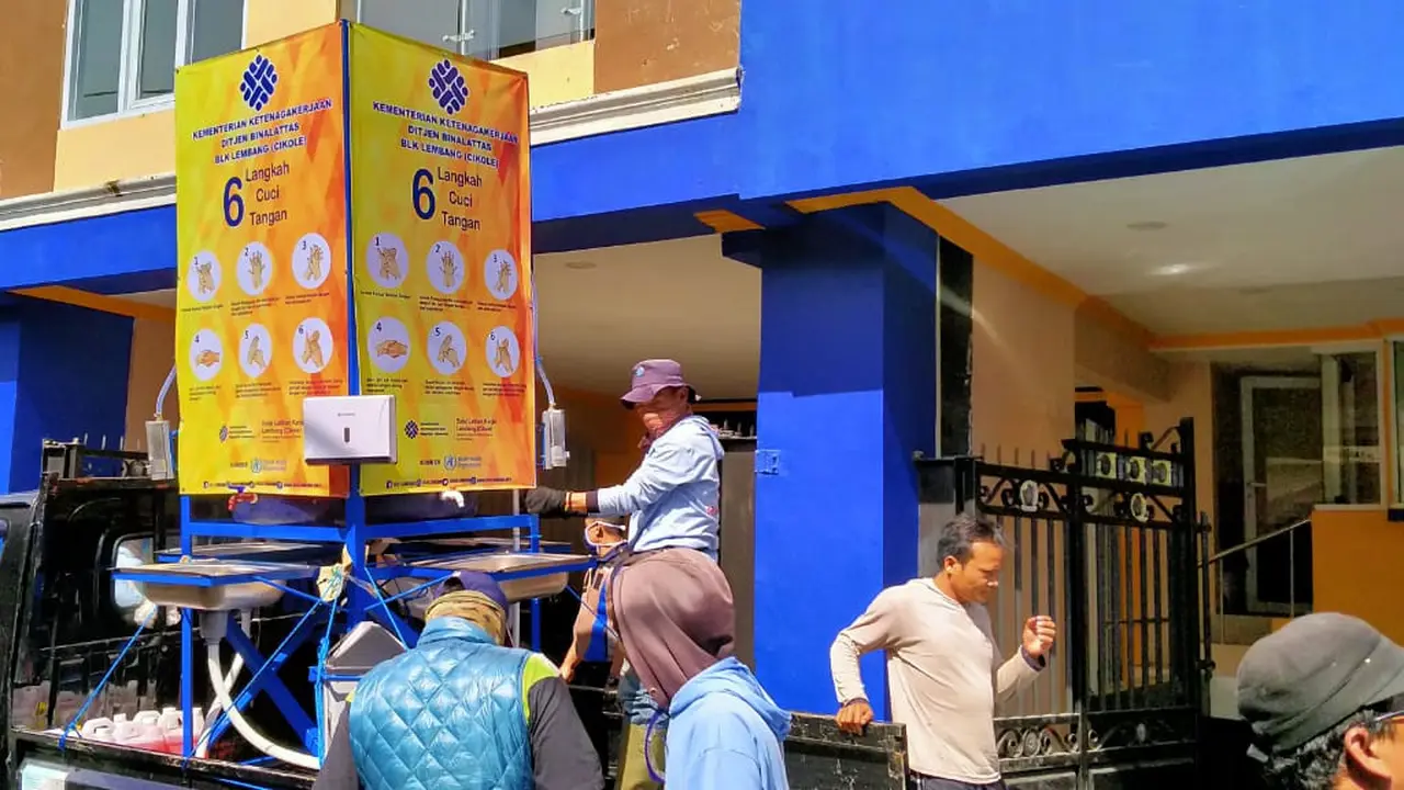 Cegah Penyebaran Covid-19, Kemnaker Distribusi 20 Unit Wastafel Portabel   