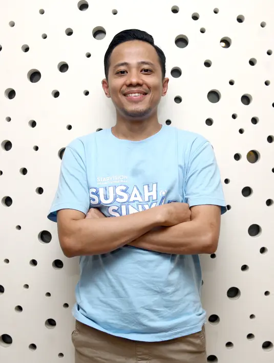 Sedangkan kasus Joshua Suherman, komika Muhadkly Acho alias Acho memiliki pandangan berbeda. Menurutnya, sebagai orang Islam, harusnya bangga lantaran Joshua mengakui agama Islam mayoritas. (Nurwahyunan/Bintang.com)