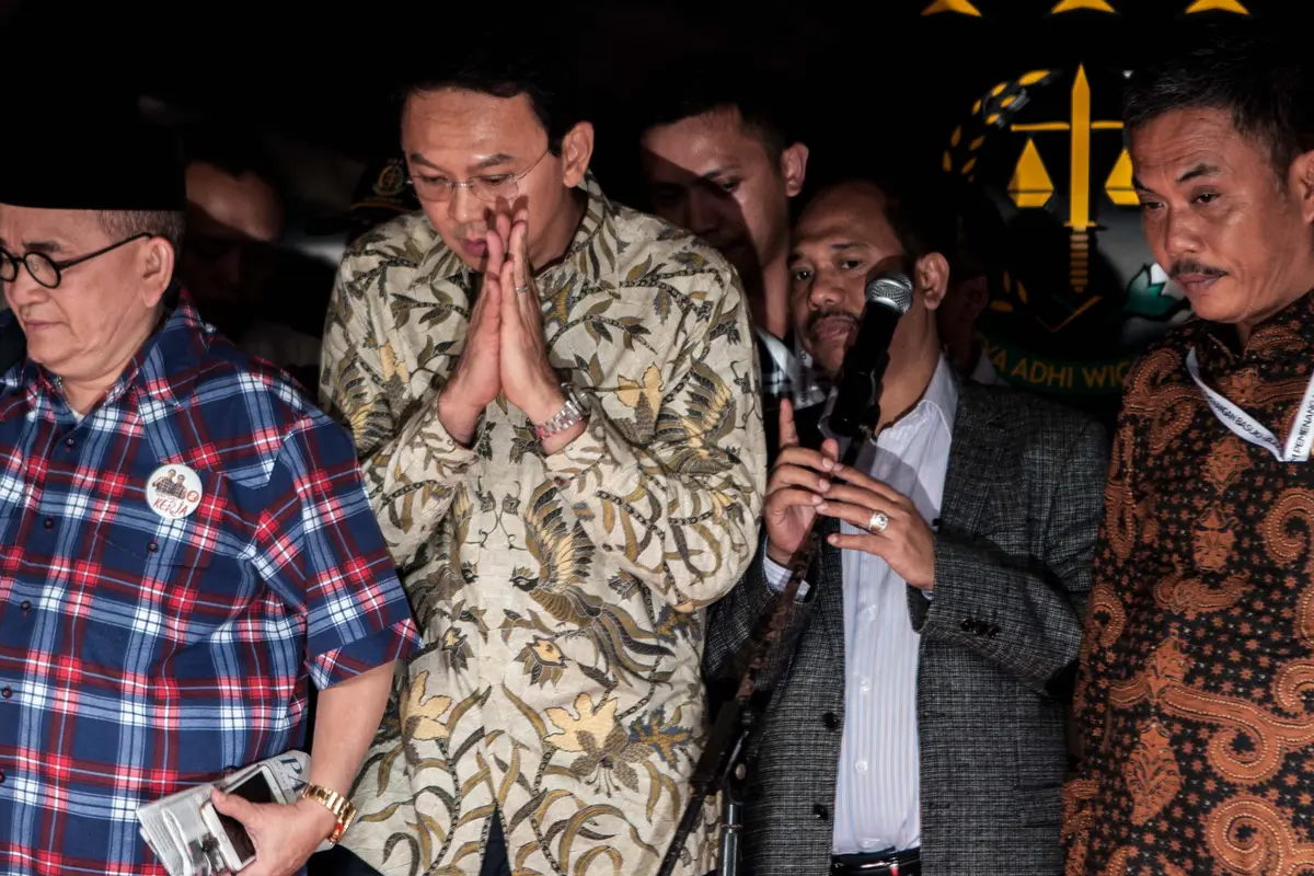 20161201-Tak Ditahan, Ahok Tinggalkan Kejagung-Jakarta