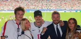 Victoria Beckahm tampil dengan gaya stylish chic dukung Inggris di Piala Dunia 2026 (@davidbeckham)