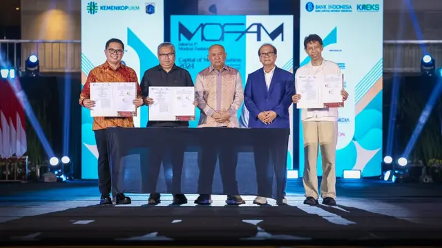Menteri Koperasi dan UKM Teten Masduki dalam Jakarta 1st Modest Fashion Month (Mofam). (Foto: Kemenkop UKM)
