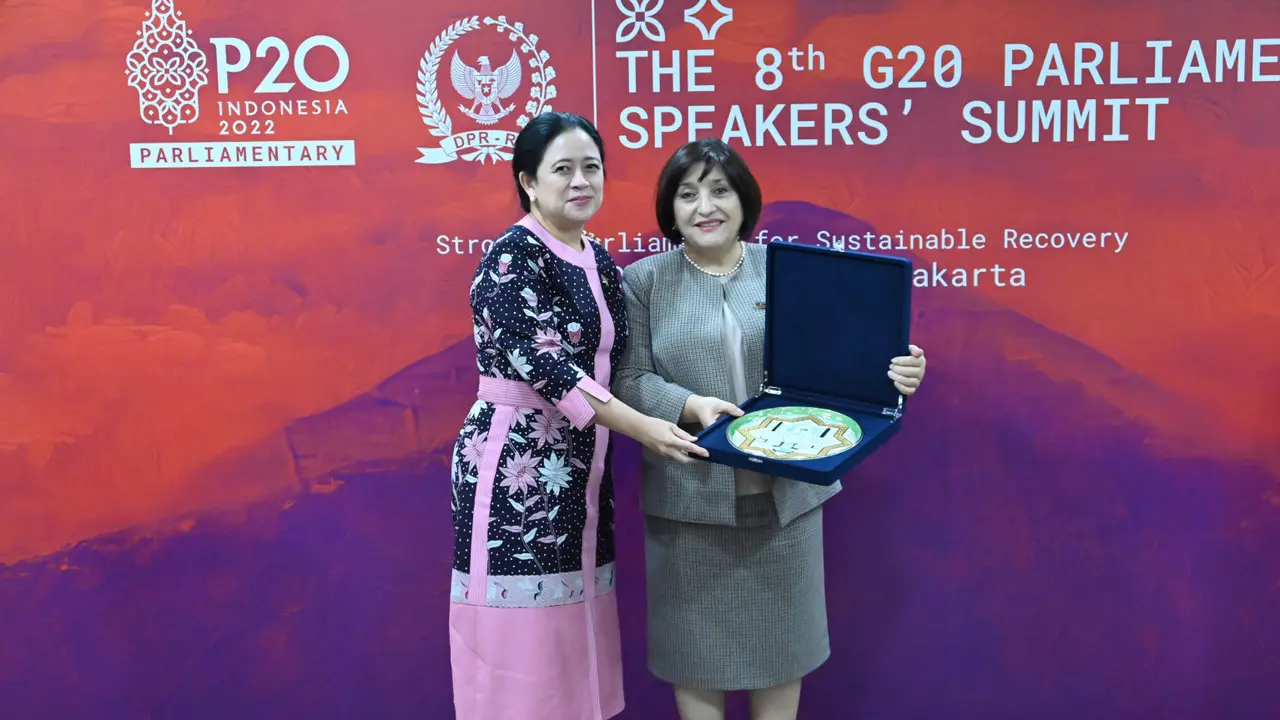 Ketua DPR RI Puan Maharani bersama dengan Speaker of the National Assembly/Chair of the Milli Majlis of the Republic of Azerbaijan atau Ketua Majelis Nasional Azerbaijan, Sahiba Gafarova. (Dok: DPR RI-P20)
