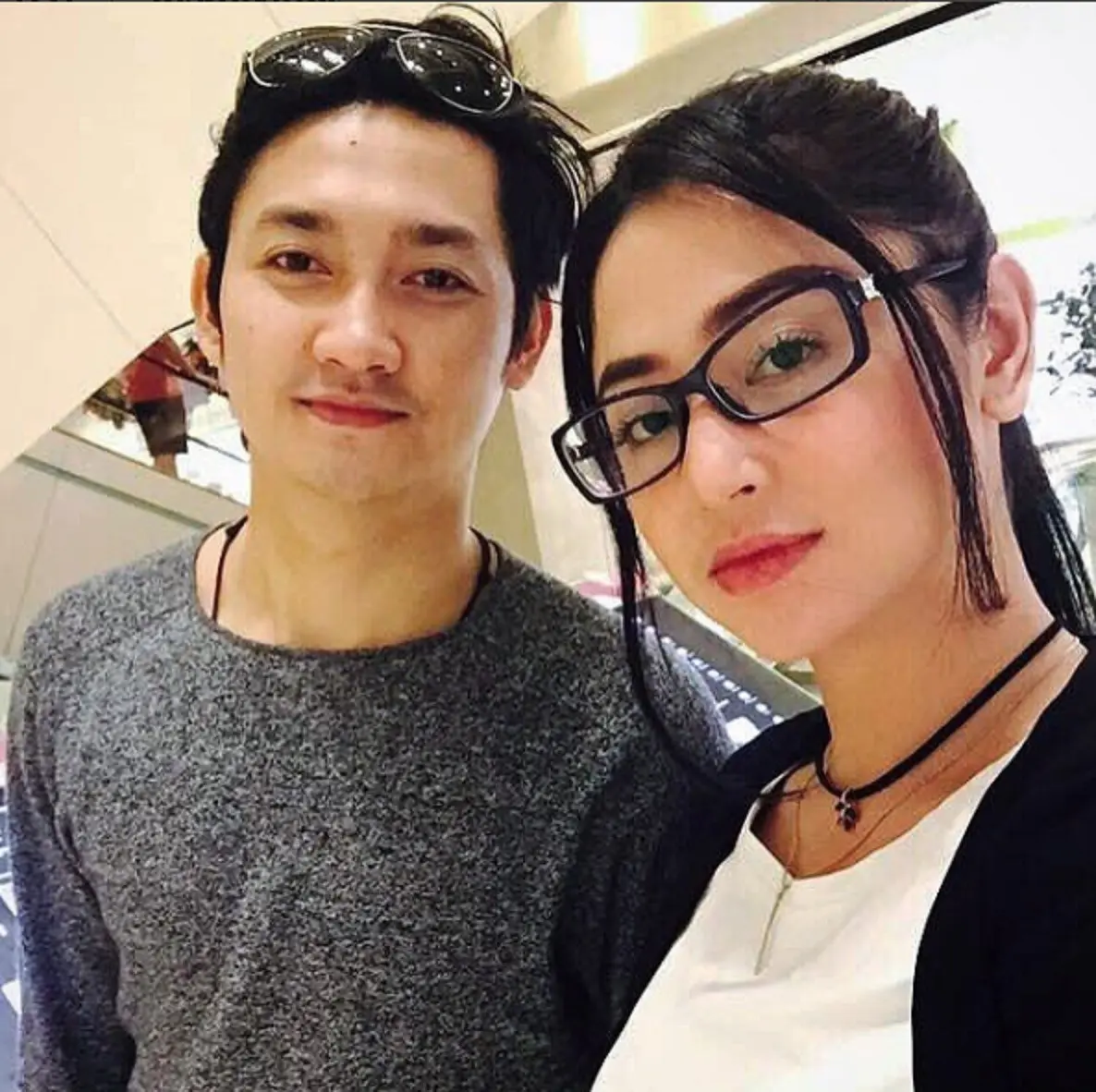 Dewi Perssik dan Angga Wijaya digosipkan menjalin hubungan. Usia Angga diketahui lebih mudah dari Dewi Perssik. (Instagram @anggawijaya88)