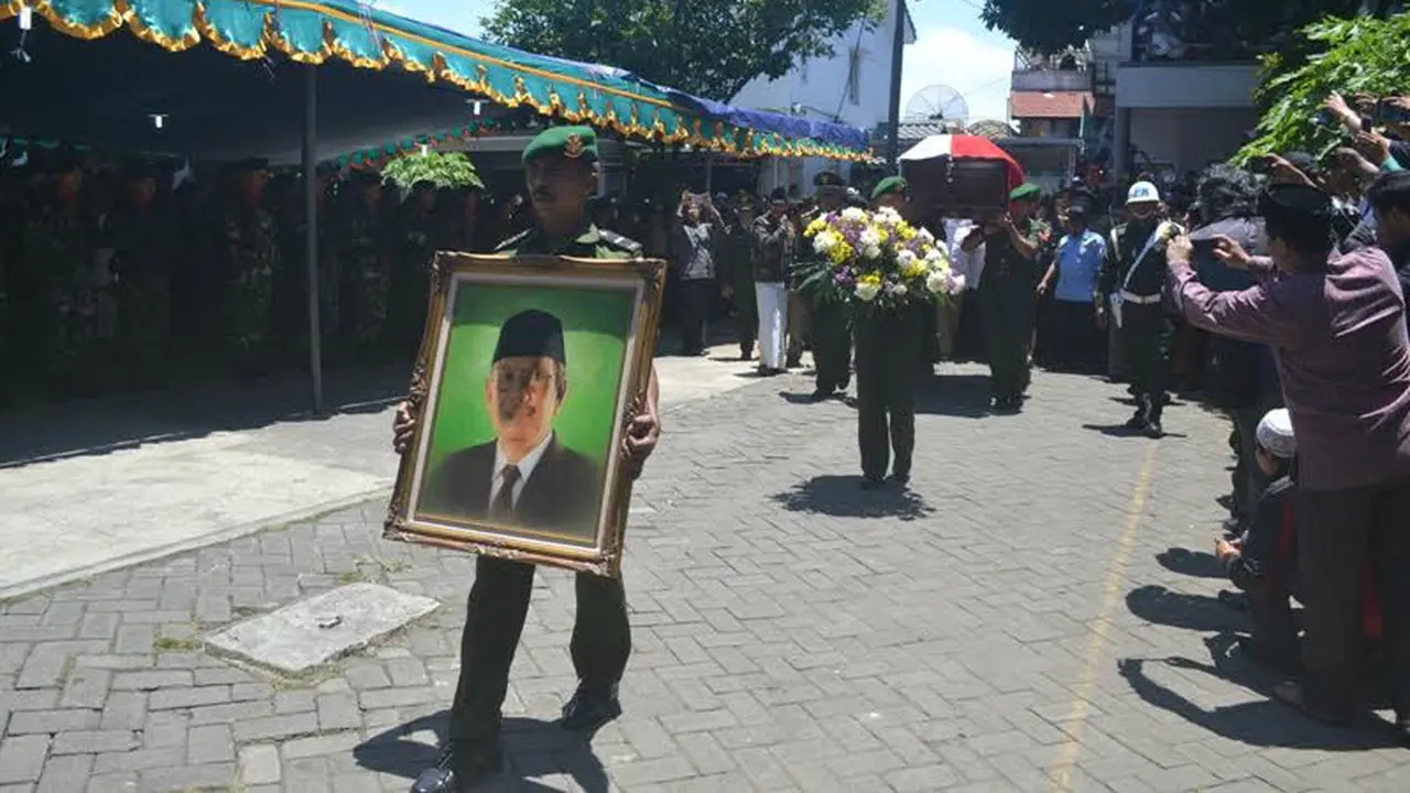 Jenazah Hasyim Muzadi dibawa ke Depok