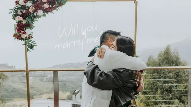 6 Momen Clarissa Tanoesoedibjo Dilamar Anthony Tjipto di Los Angeles, Romantis