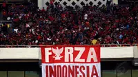 Sekitar 35 ribu suporter memenuhi Stadion GBK Jakarta, Senin (5/5/2014). (Liputan6.com/Helmi Fithriansyah)