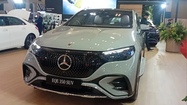 Tampak Mercedes-Benz EQE 350 SUV