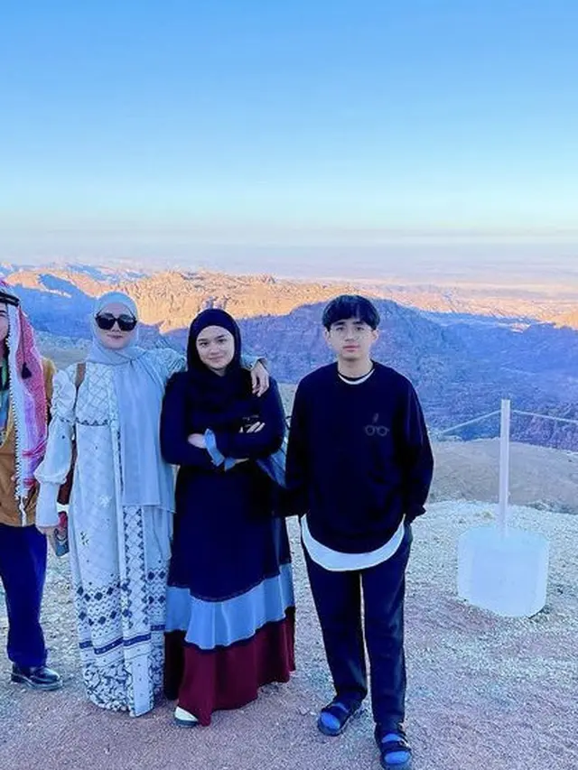 Tampilan Mulan Jameela,  (@mulanjameela1)