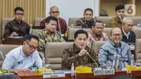Dalam rapat tersebut, Menteri BUMN Erick Thohir didampingi Wakil Menteri BUMN Kartika Wirjoatmodjo dan Rosan Perkasa Roeslani. (Liputan6.com/Faizal Fanani)