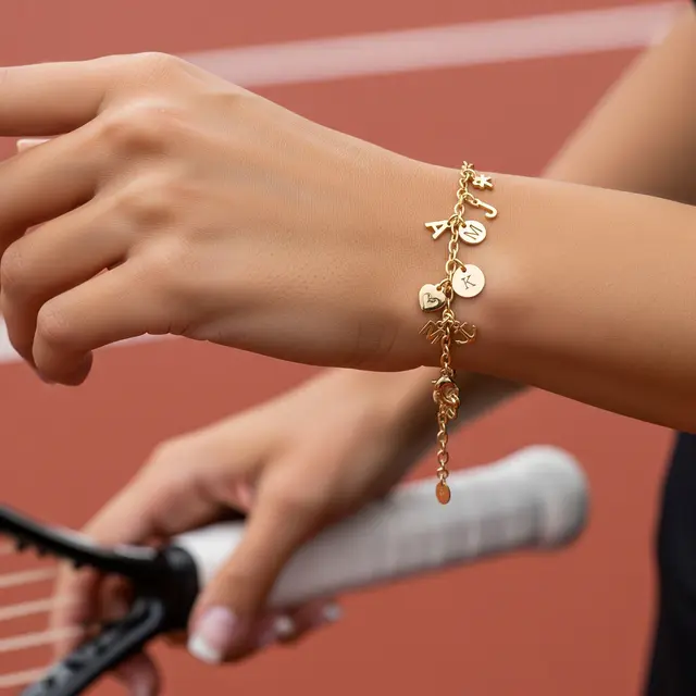 Model Gelang Emas Kecil yang Cocok untuk Wanita Aktif (Image by Gemini AI)
