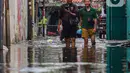 Data terbaru sebaran banjir yang disampaikan Badan Penanggulangan Bencana Daerah (BPBD) Jakarta, hingga hingga pukul 10.00 WIB pagi, masih terdapat 14 RT dan 3 ruas jalan tergenang. (Liputan6.com/Angga Yuniar)