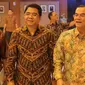 Kepala BKPM, Franky Sibarani (tengah) dan Deputi Bidang Pengendalian Pelaksanaan Penanaman Modal BKPM, Azhar Lubis (kanan) usai memberikan keterangan pers di Gedung BKPM, Jakarta, Kamis (21/1/2016). (Liputan6.com/Angga Yuniar)