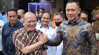 Ketua Umum DPP Partai Demokrat Agus Harimurti Yudhoyono (AHY) saat bertemu dengan Ketua DPD La Nyalla Mahmud Mattalitti. (Foto: Istimewa).