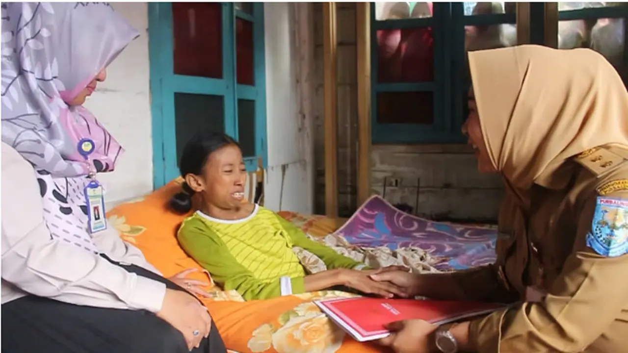 Tangis Janda Anak 2 Penderita Lumpuh di Hadapan Plt Bupati Purbalingga