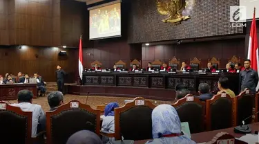 Sidang perdana uji materi UU Pemilu digelar di Mahkamah Konstitusi. UU Pemilu banyak dikritik kerena menetapkan ambang batas 20%.